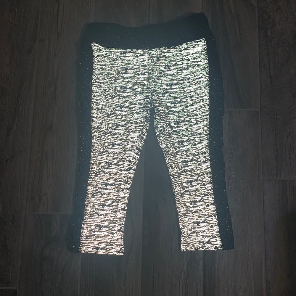 Reflective crop leggings